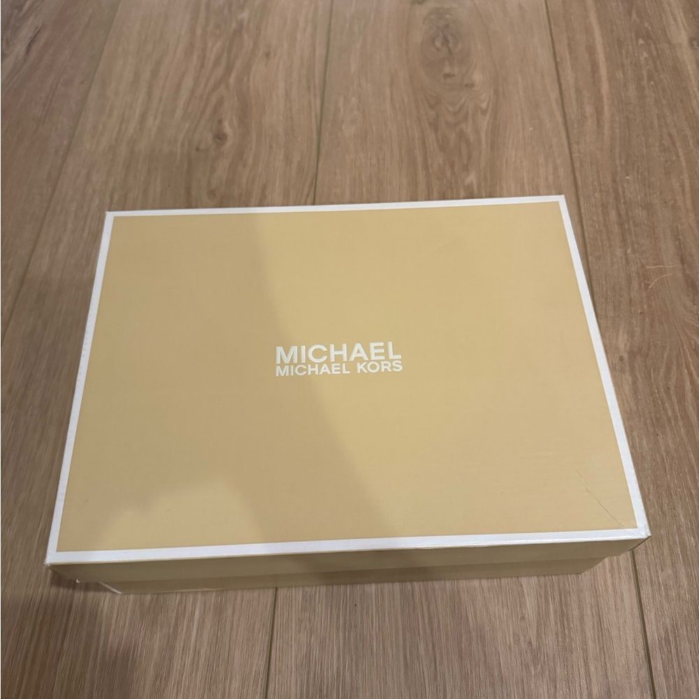 Michael Kors Glittering Silver Heels with Zipper in the front - Picture 6 of 7